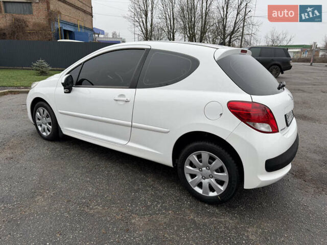 Белый Пежо 207, объемом двигателя 1.4 л и пробегом 164 тыс. км за 4750 $, фото 9 на Automoto.ua