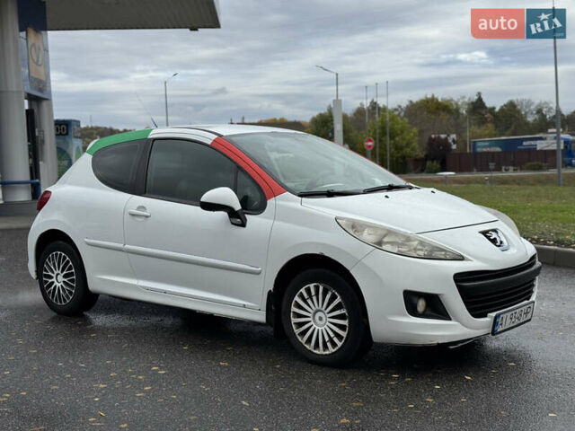 Белый Пежо 207, объемом двигателя 1.4 л и пробегом 312 тыс. км за 3600 $, фото 9 на Automoto.ua