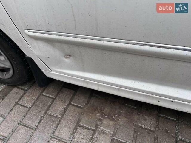 Белый Пежо 207, объемом двигателя 1.36 л и пробегом 228 тыс. км за 3500 $, фото 1 на Automoto.ua