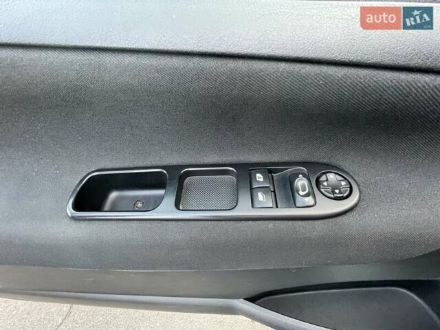 Белый Пежо 207, объемом двигателя 1.36 л и пробегом 156 тыс. км за 4400 $, фото 20 на Automoto.ua