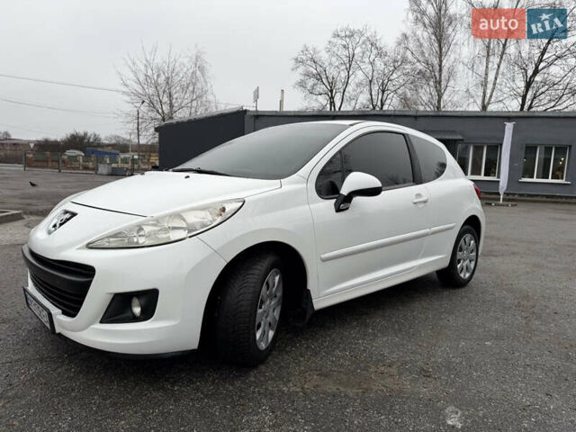 Белый Пежо 207, объемом двигателя 1.4 л и пробегом 164 тыс. км за 4750 $, фото 10 на Automoto.ua