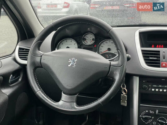 Белый Пежо 207, объемом двигателя 1.4 л и пробегом 220 тыс. км за 4600 $, фото 16 на Automoto.ua