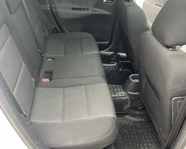 Белый Пежо 207, объемом двигателя 1.56 л и пробегом 227 тыс. км за 5350 $, фото 10 на Automoto.ua