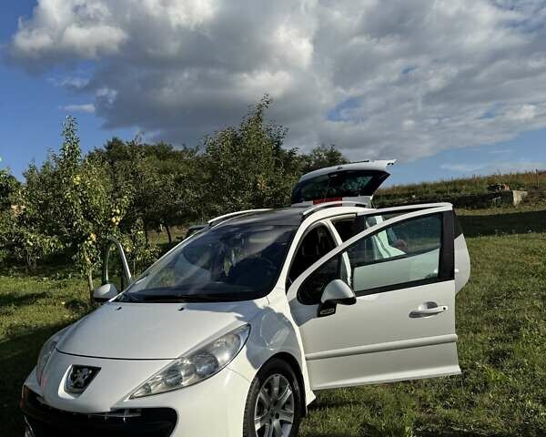 Белый Пежо 207, объемом двигателя 1.6 л и пробегом 240 тыс. км за 4699 $, фото 16 на Automoto.ua