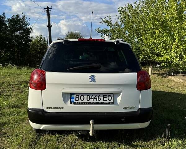 Белый Пежо 207, объемом двигателя 1.6 л и пробегом 240 тыс. км за 4699 $, фото 5 на Automoto.ua
