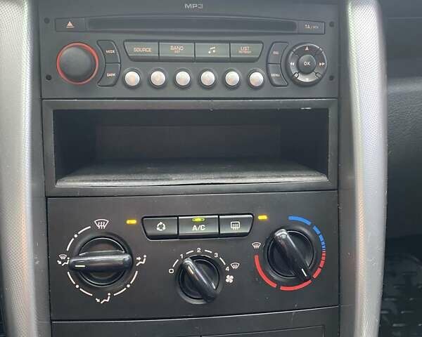 Белый Пежо 207, объемом двигателя 1.56 л и пробегом 227 тыс. км за 5350 $, фото 11 на Automoto.ua