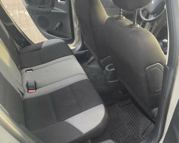 Белый Пежо 207, объемом двигателя 1.6 л и пробегом 284 тыс. км за 4550 $, фото 9 на Automoto.ua