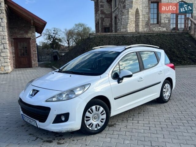 Белый Пежо 207, объемом двигателя 1.36 л и пробегом 189 тыс. км за 3500 $, фото 1 на Automoto.ua