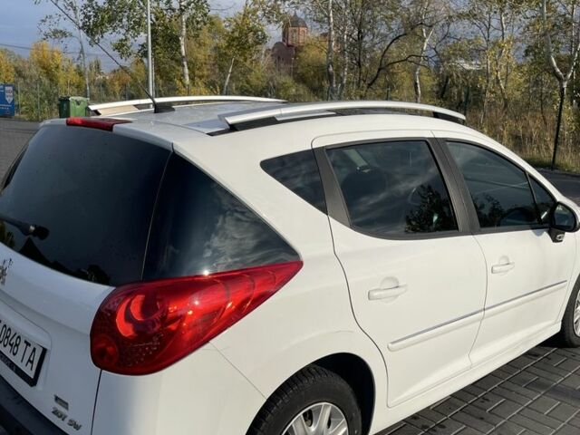 Пежо 207 2010 в Днепре (Днепропетровске) на Automoto.ua Белый Пежо 207, объемом двигателя 1.6 л и пробегом 224 тыс. км за 5000 $, фото 5 на Automoto.ua