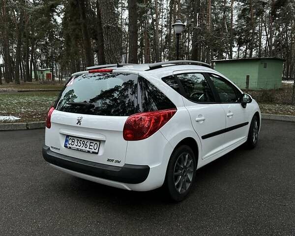 Белый Пежо 207, объемом двигателя 1.4 л и пробегом 140 тыс. км за 5699 $, фото 4 на Automoto.ua