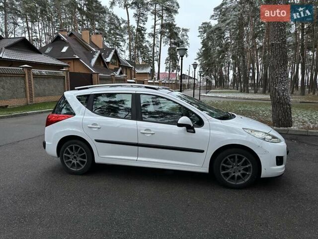 Белый Пежо 207, объемом двигателя 1.4 л и пробегом 140 тыс. км за 5699 $, фото 1 на Automoto.ua