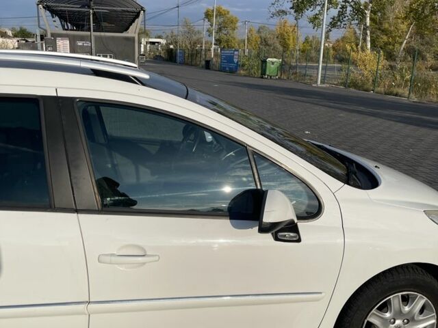 Пежо 207 2010 в Днепре (Днепропетровске) на Automoto.ua Белый Пежо 207, объемом двигателя 1.6 л и пробегом 224 тыс. км за 5000 $, фото 6 на Automoto.ua