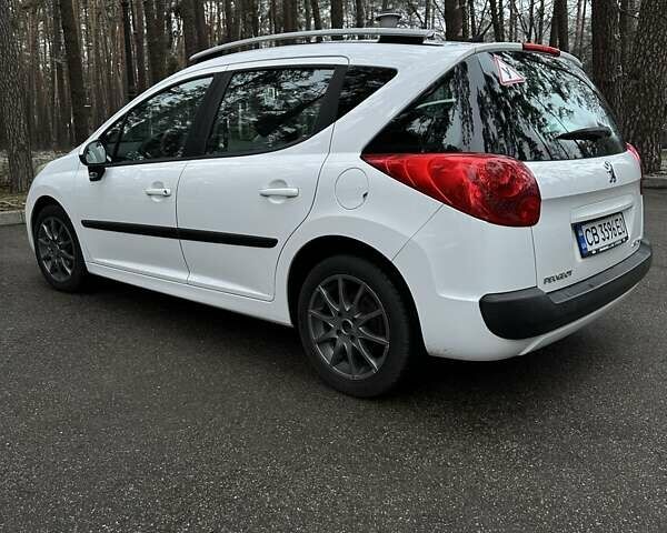 Белый Пежо 207, объемом двигателя 1.4 л и пробегом 140 тыс. км за 5699 $, фото 6 на Automoto.ua