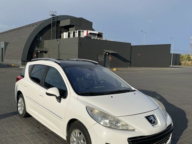 Пежо 207 2010 в Днепре (Днепропетровске) на Automoto.ua Белый Пежо 207, объемом двигателя 1.6 л и пробегом 224 тыс. км за 5000 $, фото 1 на Automoto.ua