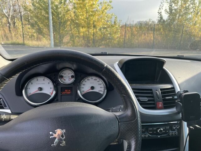 Пежо 207 2010 в Днепре (Днепропетровске) на Automoto.ua Белый Пежо 207, объемом двигателя 1.6 л и пробегом 224 тыс. км за 5000 $, фото 15 на Automoto.ua