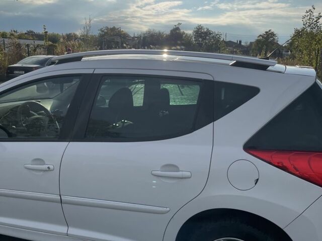 Пежо 207 2010 в Днепре (Днепропетровске) на Automoto.ua Белый Пежо 207, объемом двигателя 1.6 л и пробегом 224 тыс. км за 5000 $, фото 3 на Automoto.ua