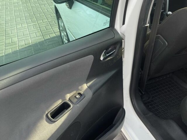 Пежо 207 2010 в Днепре (Днепропетровске) на Automoto.ua Белый Пежо 207, объемом двигателя 1.6 л и пробегом 224 тыс. км за 5000 $, фото 13 на Automoto.ua