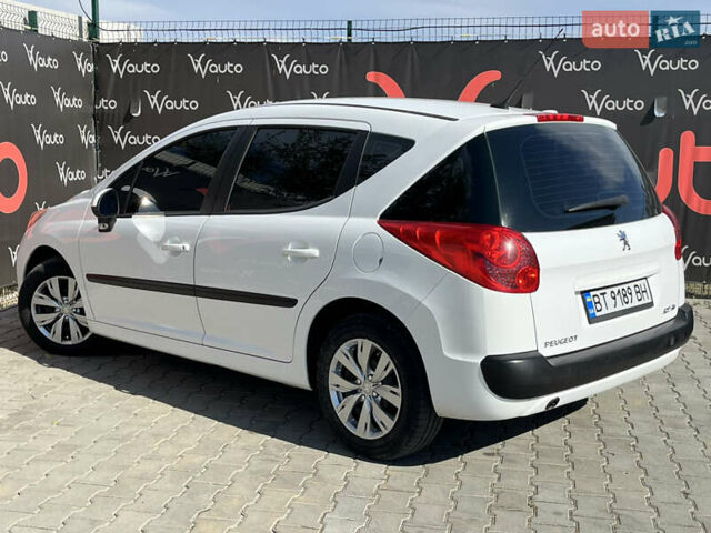 Белый Пежо 207, объемом двигателя 1.4 л и пробегом 224 тыс. км за 4900 $, фото 7 на Automoto.ua