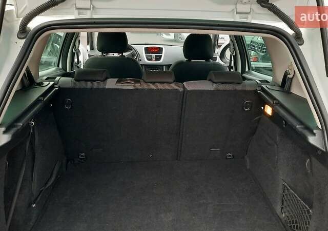 Белый Пежо 207, объемом двигателя 1.6 л и пробегом 218 тыс. км за 4700 $, фото 8 на Automoto.ua