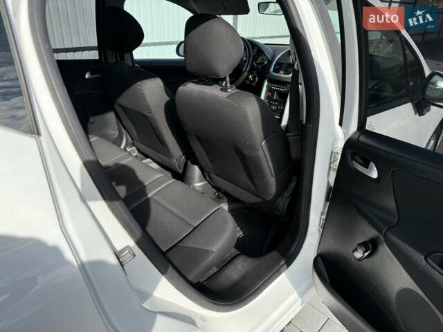 Пежо 207 2011 в Тернополе на Automoto.ua Белый Пежо 207, объемом двигателя 1.56 л и пробегом 204 тыс. км за 5200 $, фото 8 на Automoto.ua