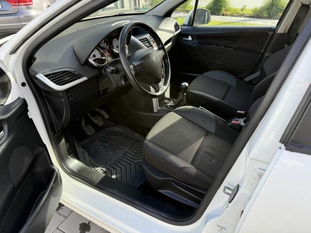Пежо 207 2011 в Тернополе на Automoto.ua Белый Пежо 207, объемом двигателя 1.6 л и пробегом 204 тыс. км за 5200 $, фото 6 на Automoto.ua