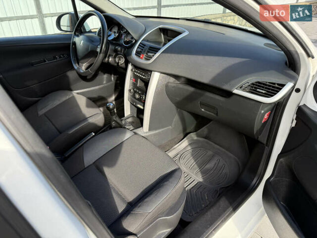 Пежо 207 2011 в Тернополе на Automoto.ua Белый Пежо 207, объемом двигателя 1.56 л и пробегом 204 тыс. км за 5200 $, фото 9 на Automoto.ua