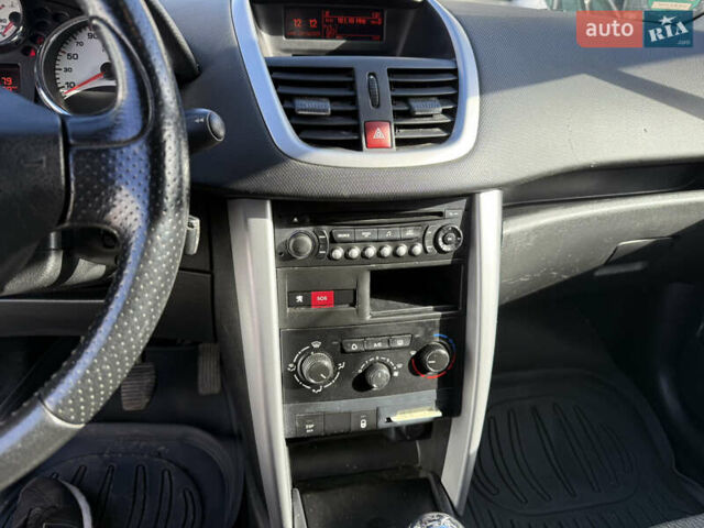 Пежо 207 2011 в Тернополе на Automoto.ua Белый Пежо 207, объемом двигателя 1.56 л и пробегом 204 тыс. км за 5200 $, фото 12 на Automoto.ua