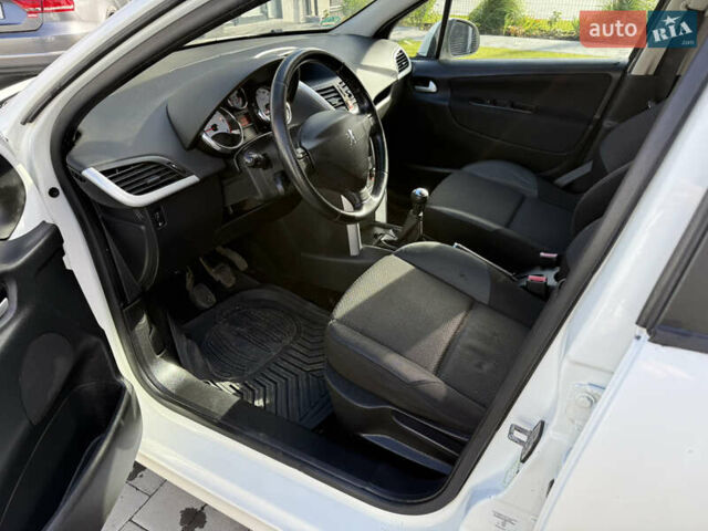 Пежо 207 2011 в Тернополе на Automoto.ua Белый Пежо 207, объемом двигателя 1.56 л и пробегом 204 тыс. км за 5200 $, фото 6 на Automoto.ua