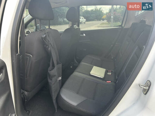 Белый Пежо 207, объемом двигателя 1.4 л и пробегом 155 тыс. км за 3000 $, фото 7 на Automoto.ua