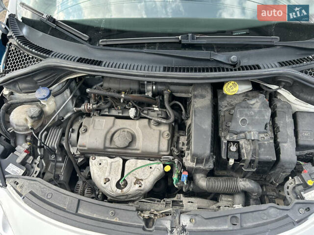 Белый Пежо 207, объемом двигателя 1.4 л и пробегом 155 тыс. км за 3000 $, фото 15 на Automoto.ua