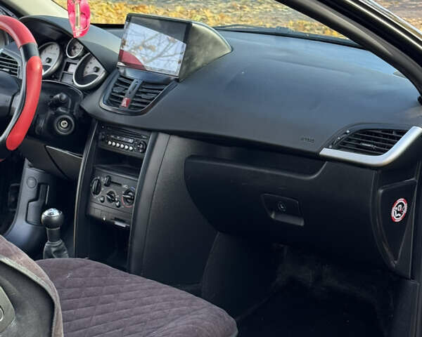Пежо 207 2006 в Киеве на Automoto.ua Черный Пежо 207, объемом двигателя 1.4 л и пробегом 208 тыс. км за 3900 $, фото 24 на Automoto.ua