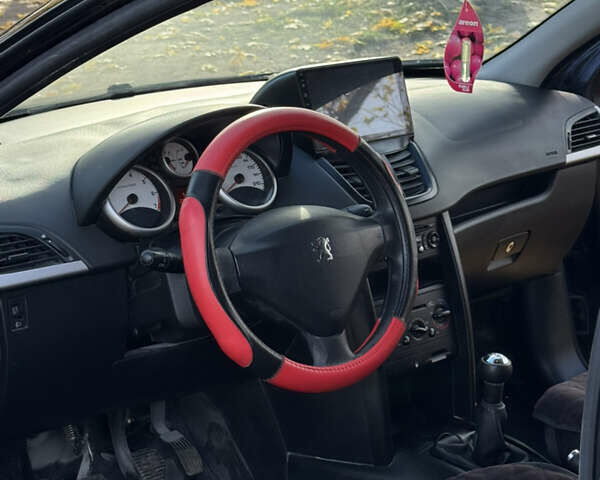 Пежо 207 2006 в Киеве на Automoto.ua Черный Пежо 207, объемом двигателя 1.4 л и пробегом 208 тыс. км за 3900 $, фото 22 на Automoto.ua