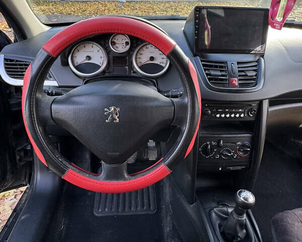 Пежо 207 2006 в Киеве на Automoto.ua Черный Пежо 207, объемом двигателя 1.4 л и пробегом 208 тыс. км за 3900 $, фото 25 на Automoto.ua