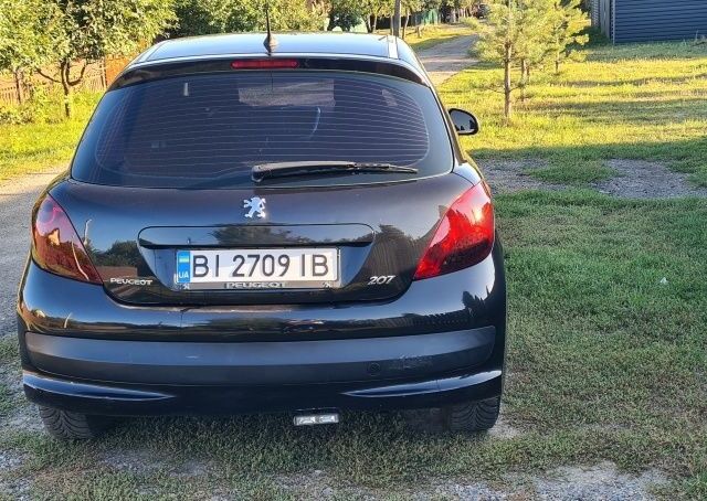 Черный Пежо 207, объемом двигателя 1.4 л и пробегом 153 тыс. км за 4200 $, фото 3 на Automoto.ua