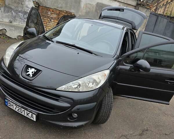 Чорний Пежо 207, об'ємом двигуна 1.4 л та пробігом 144 тис. км за 4000 $, фото 4 на Automoto.ua