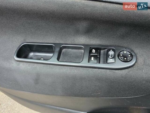 Чорний Пежо 207, об'ємом двигуна 1.4 л та пробігом 144 тис. км за 4000 $, фото 12 на Automoto.ua