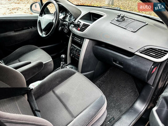 Черный Пежо 207, объемом двигателя 1.4 л и пробегом 206 тыс. км за 4100 $, фото 8 на Automoto.ua