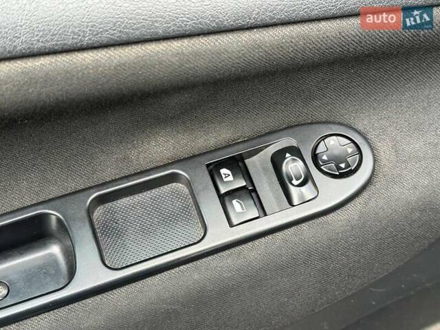 Черный Пежо 207, объемом двигателя 1.4 л и пробегом 111 тыс. км за 3490 $, фото 17 на Automoto.ua