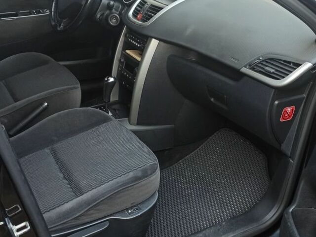 Черный Пежо 207, объемом двигателя 1.6 л и пробегом 280 тыс. км за 4850 $, фото 2 на Automoto.ua