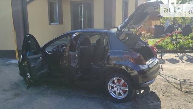 Чорний Пежо 207, об'ємом двигуна 1.4 л та пробігом 328 тис. км за 4500 $, фото 6 на Automoto.ua