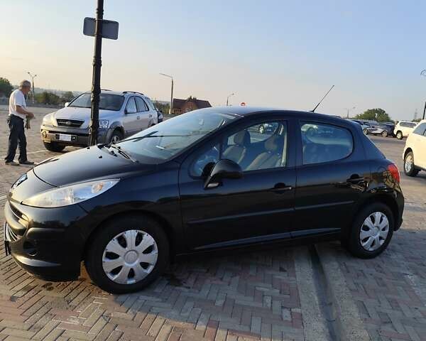 Чорний Пежо 207, об'ємом двигуна 1.36 л та пробігом 104 тис. км за 5300 $, фото 1 на Automoto.ua