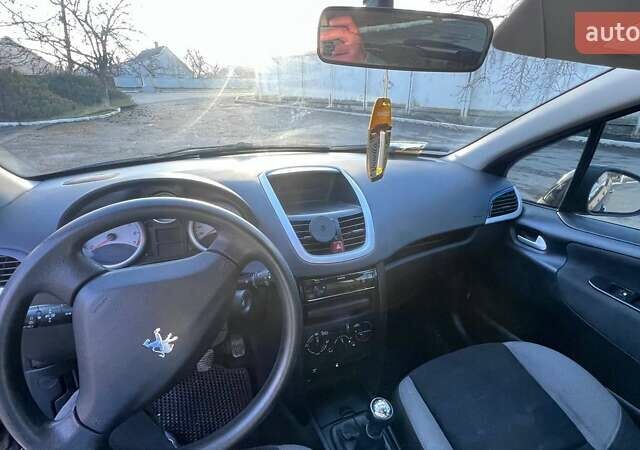 Черный Пежо 207, объемом двигателя 1.36 л и пробегом 145 тыс. км за 4900 $, фото 13 на Automoto.ua