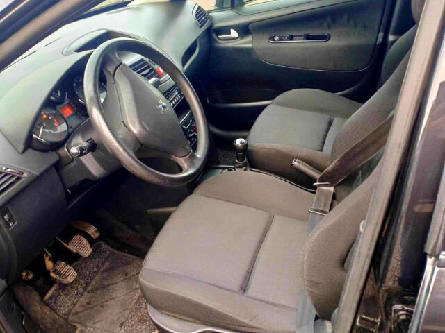 Чорний Пежо 207, об'ємом двигуна 1.4 л та пробігом 215 тис. км за 4800 $, фото 4 на Automoto.ua