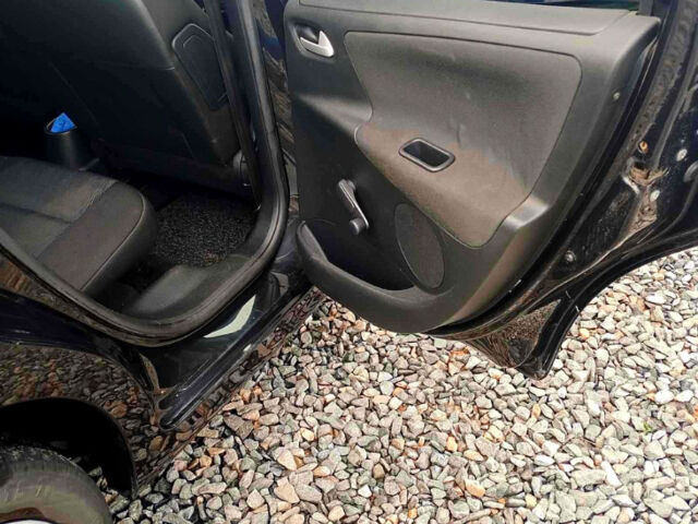 Чорний Пежо 207, об'ємом двигуна 1.4 л та пробігом 215 тис. км за 4800 $, фото 8 на Automoto.ua