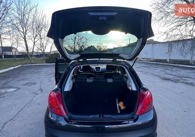 Черный Пежо 207, объемом двигателя 1.36 л и пробегом 145 тыс. км за 4900 $, фото 4 на Automoto.ua