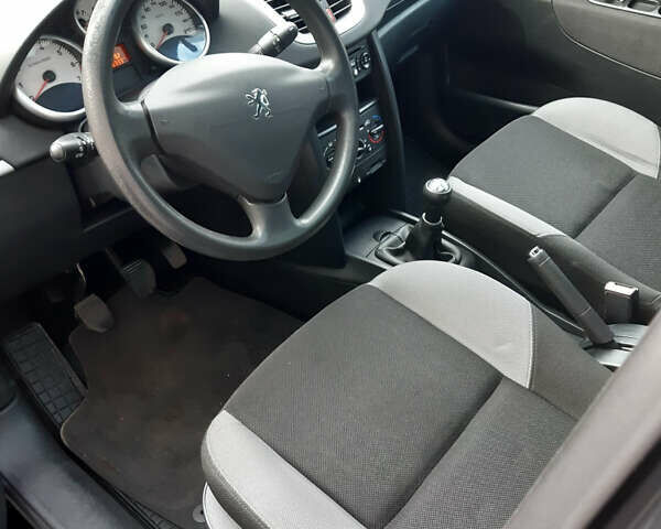 Чорний Пежо 207, об'ємом двигуна 1.4 л та пробігом 160 тис. км за 4900 $, фото 15 на Automoto.ua