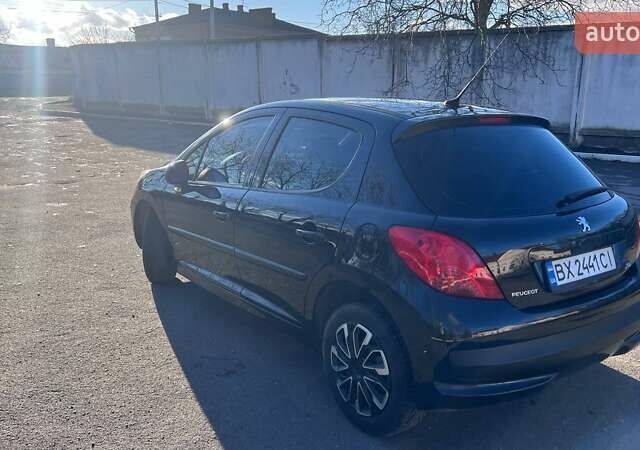 Черный Пежо 207, объемом двигателя 1.36 л и пробегом 145 тыс. км за 4900 $, фото 3 на Automoto.ua