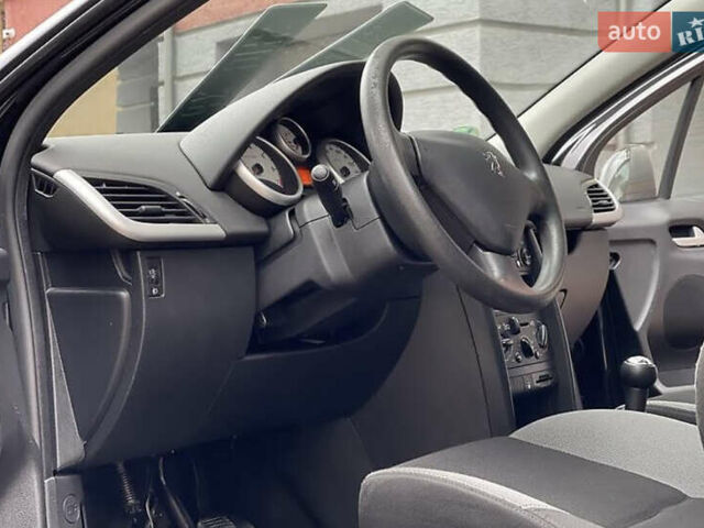 Чорний Пежо 207, об'ємом двигуна 1.4 л та пробігом 160 тис. км за 4900 $, фото 21 на Automoto.ua