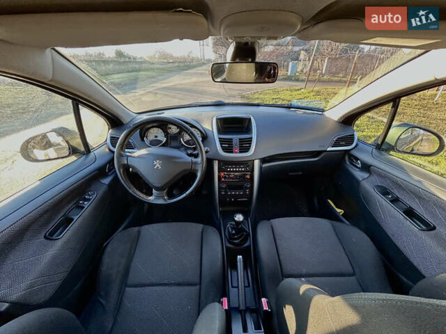 Черный Пежо 207, объемом двигателя 1.6 л и пробегом 260 тыс. км за 4950 $, фото 11 на Automoto.ua