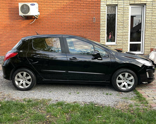 Черный Пежо 207, объемом двигателя 1.6 л и пробегом 135 тыс. км за 5600 $, фото 4 на Automoto.ua